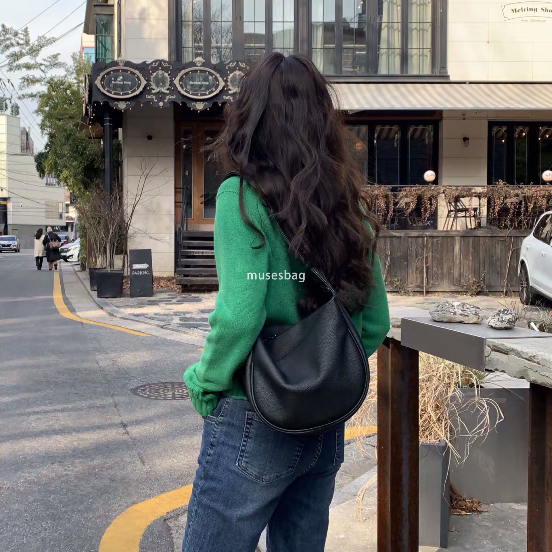 Korean version of women's bag for spring and summer new high-capacity Instagram soft leather handbag niche single shoulder bag wide shoulder dail