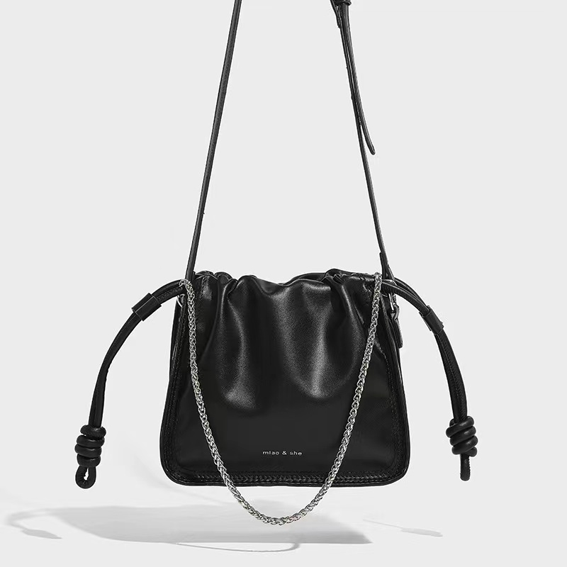 A niche design bag for commuting a new fashionable and high-end feeling pleated and versatile autumn and winter ins single shoulder crossbody bag
