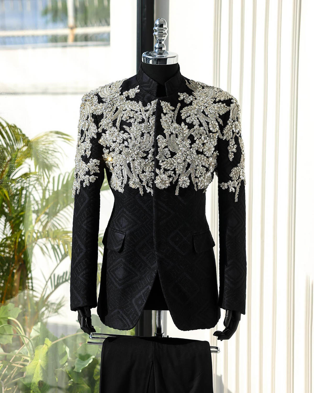 Fashion Celebrity Customized Wedding Tuxedos Luxury Beading Appliques Groom Wear Dinner Prom Party Wedding Blazer 2 Pieces