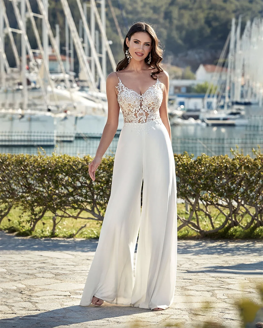 Jumpsuits 2024 Boho Wedding Dresses for Lace Appliqued Spaghetti V Neck Bride Dress Chiffon Sweep Train Bridal Gowns