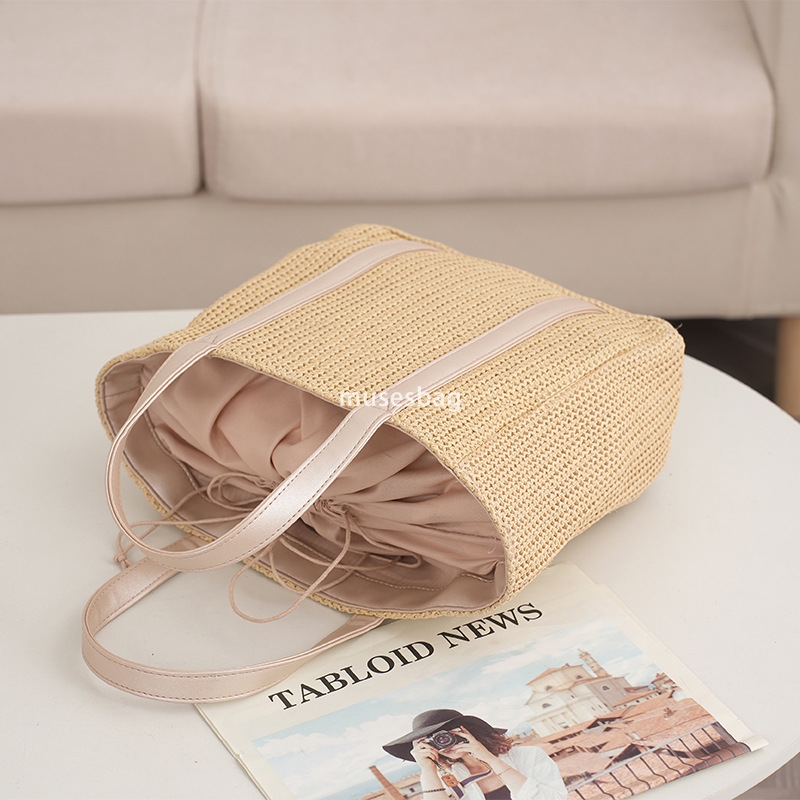 Creative Women's Designer Fashion Classic Bag Cross border Large Capacity Grass Woven Bag Travel Picnic Basket Beach Bag Minimalist Handheld Bask