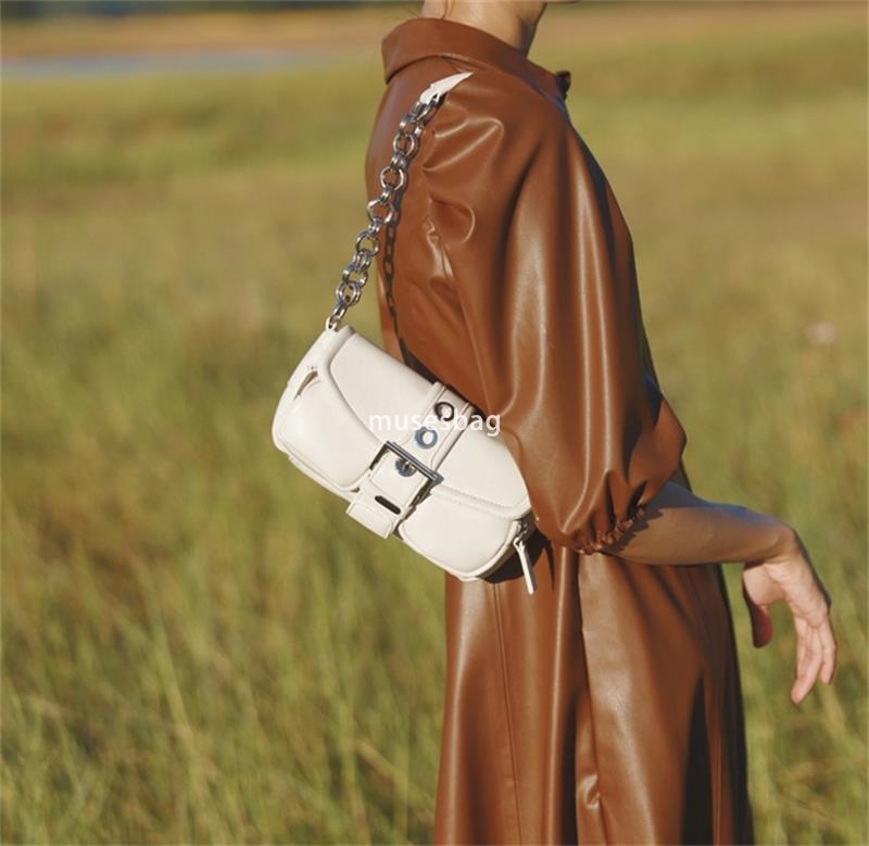 High end, atmospheric and niche design package mini retro circular ring chain underarm bag new trendy stick crossbody small bag bags