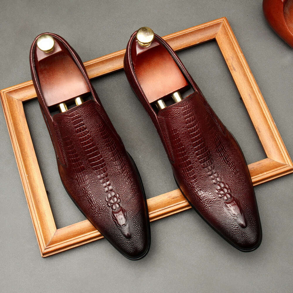 Ddmytiger Breathable crocodile print pointed toe leather shoes, business formal men's shoe covers, summer British trendy men's groom suit le