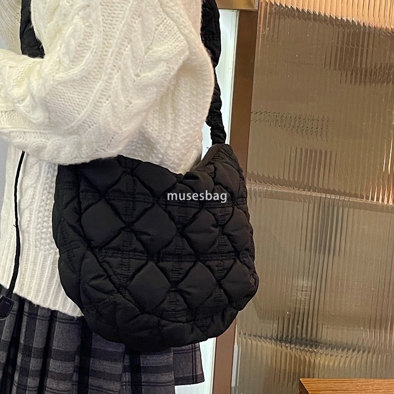 Dumpling dumplings autumn and winter niche versatile cloud bubble pleated bag women's large capacity lightweight down bag one shoulder crossbody 