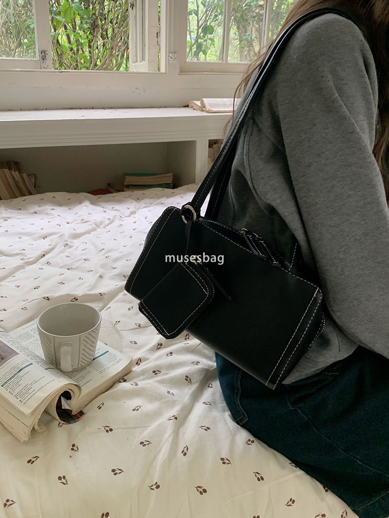 New Spring/Summer Korean Instagram Same Retro Black Shoulder Bag Small and Popular Boston Underarm Bag Earphone Bag