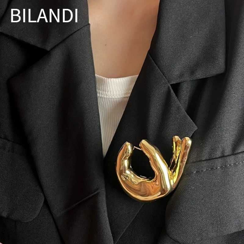 Pins Brooches Bilandi Modern Jewelry Lovely Design Metal OK Hand Brooches For Women Girl Gifts Cool Trend Accessories Hot Sale Daily WearingL246