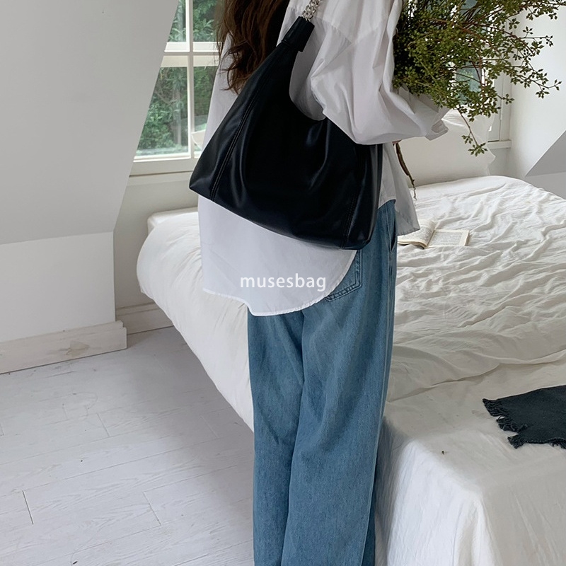 High end niche design Korean version chain tote bag large capacity bag new bag fashionable commuting women's bag soft leather shoulder bag