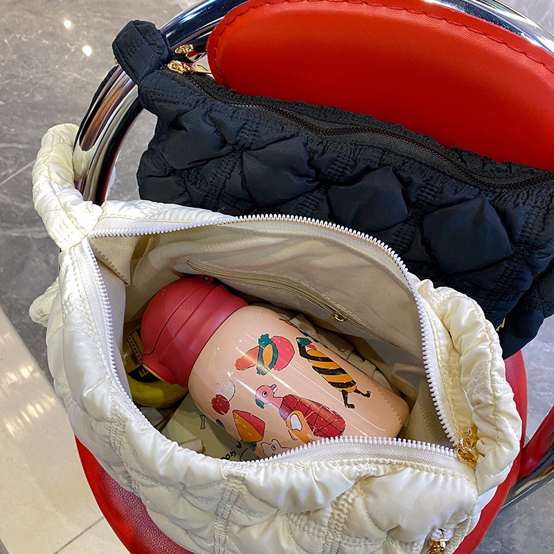Dumpling dumplings autumn and winter niche versatile cloud bubble pleated bag women's large capacity lightweight down bag one shoulder crossbody 