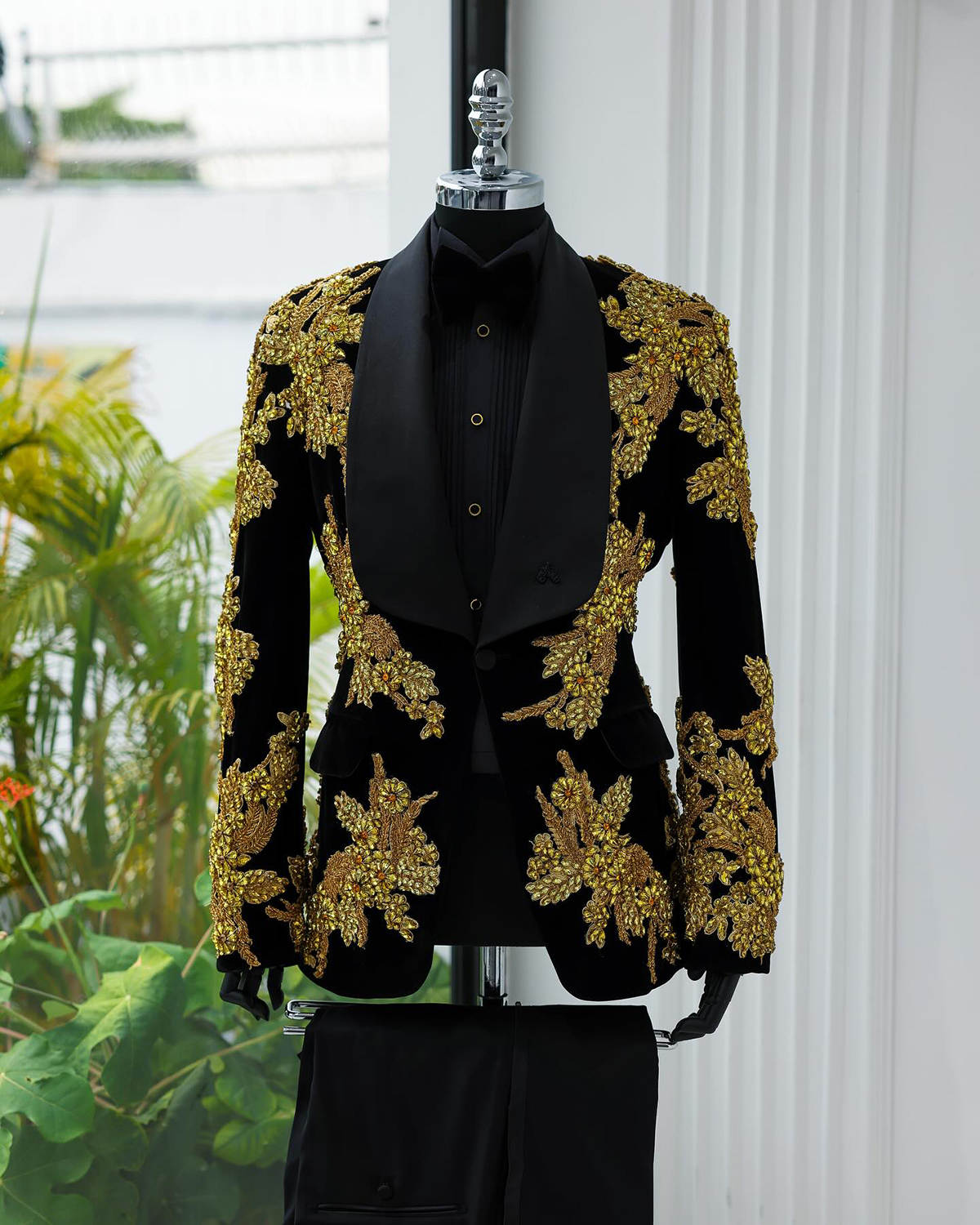 Men's Runway Show Pants Suits Luxury Gold Flowers Beading Men Pants Suits Prom Cosplay Blazers Costume Prom Party Wear 2 Pieces