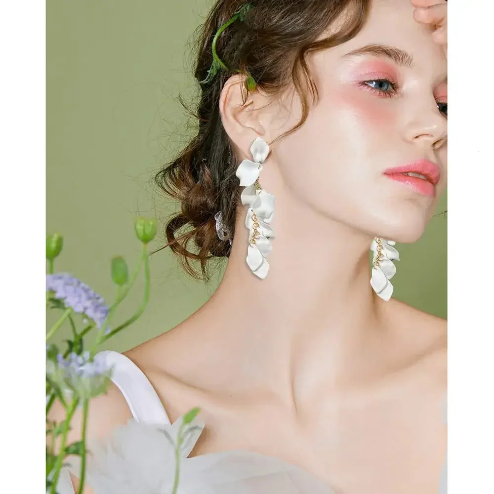 White Long Acrylic Rose Petal Earrings Dangle Exaggerated Flower Earrings Drop Floral Tassel Earrings for Women 240620