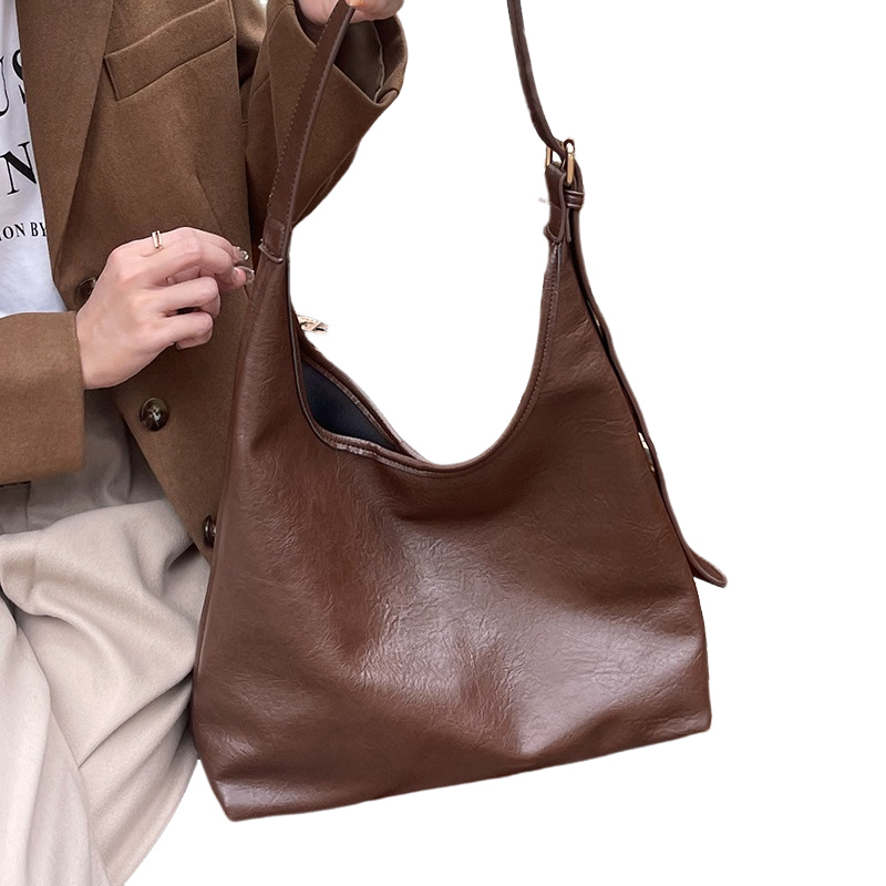 Large capacity bag for women's autumn and winter new minimalist soft leather single shoulder underarm bag retro commuting crossbody mother bag