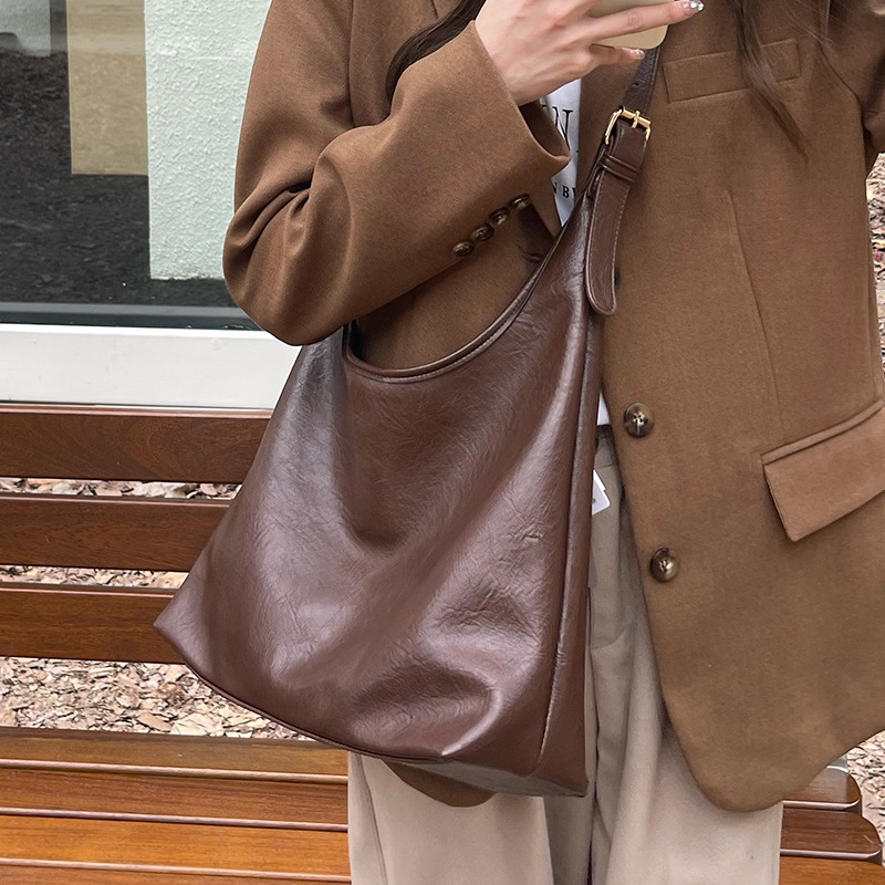 Large capacity bag for women's autumn and winter new minimalist soft leather single shoulder underarm bag retro commuting crossbody mother bag