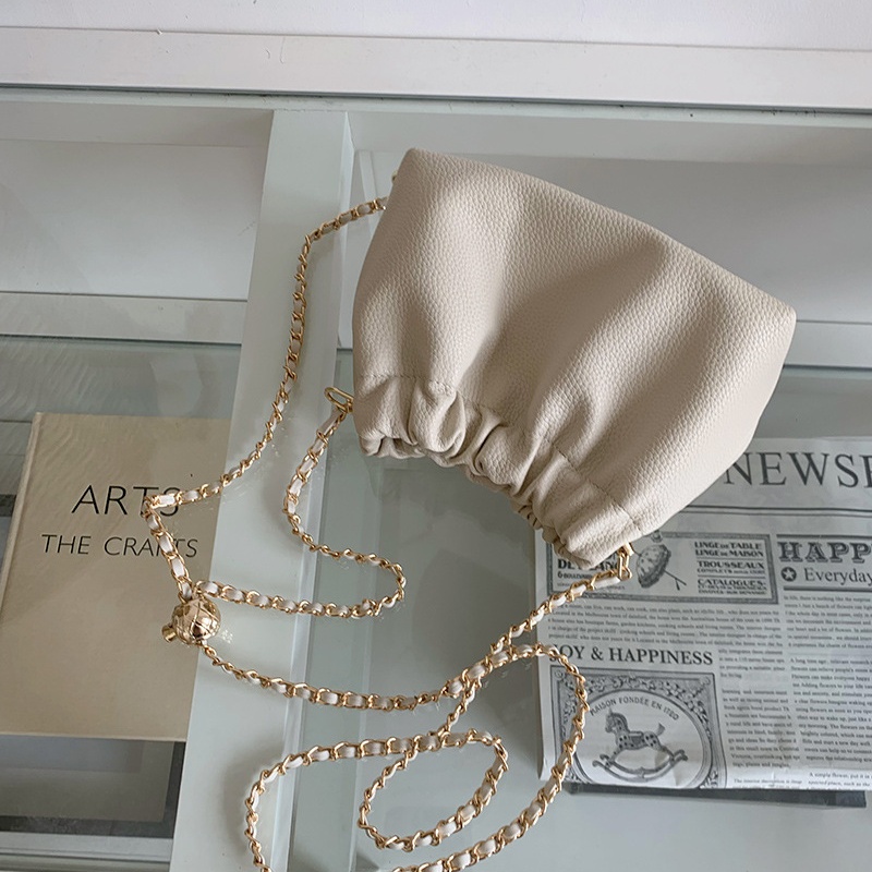 Advanced and trendy handbag for women new texture solid color niche single shoulder bag versatile chain crossbody cloud small bag