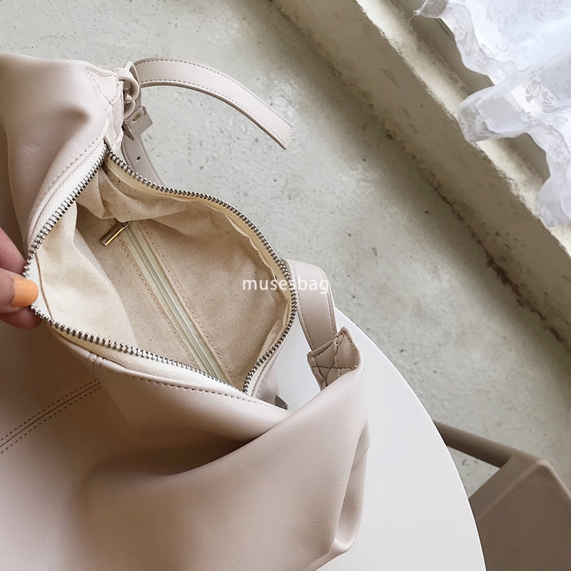 Korean Spring/Summer New Vintage Minimalist Folded Dumpling Bun Instagram Women's Bag Trendy Daily Shoulder Bag Diagonal Cross Horn Bun