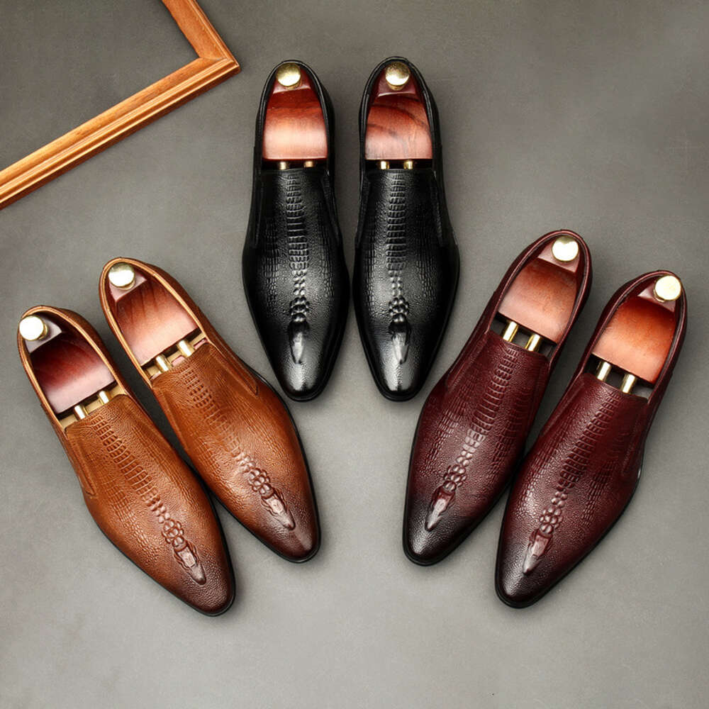 Ddmytiger Breathable crocodile print pointed toe leather shoes, business formal men's shoe covers, summer British trendy men's groom suit le