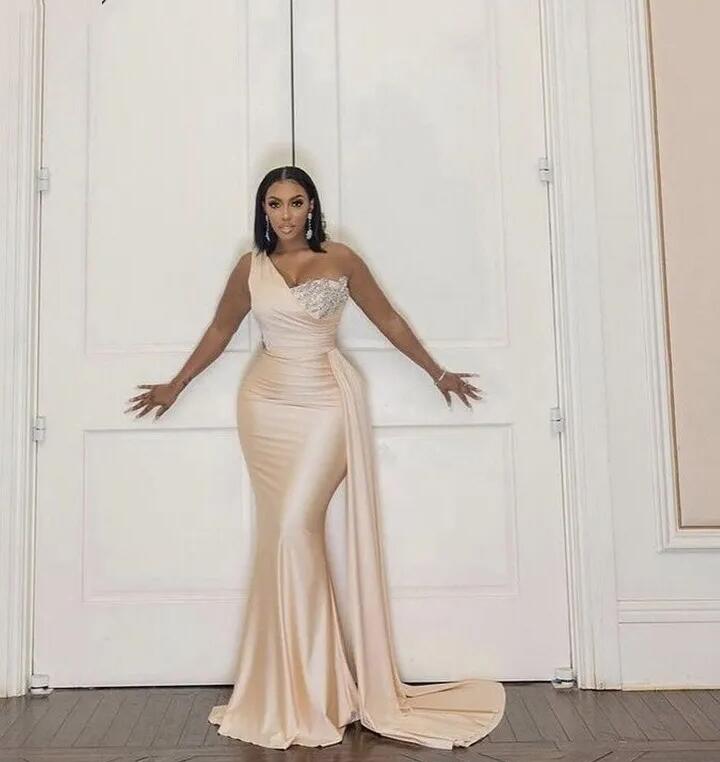 Light Champagne Mermaid Bridesmaid Dress One Shoulder Crystal Beads Long Formal Maid of Honor Gowns Wedding Guest Wear 2024 Elastic Satin