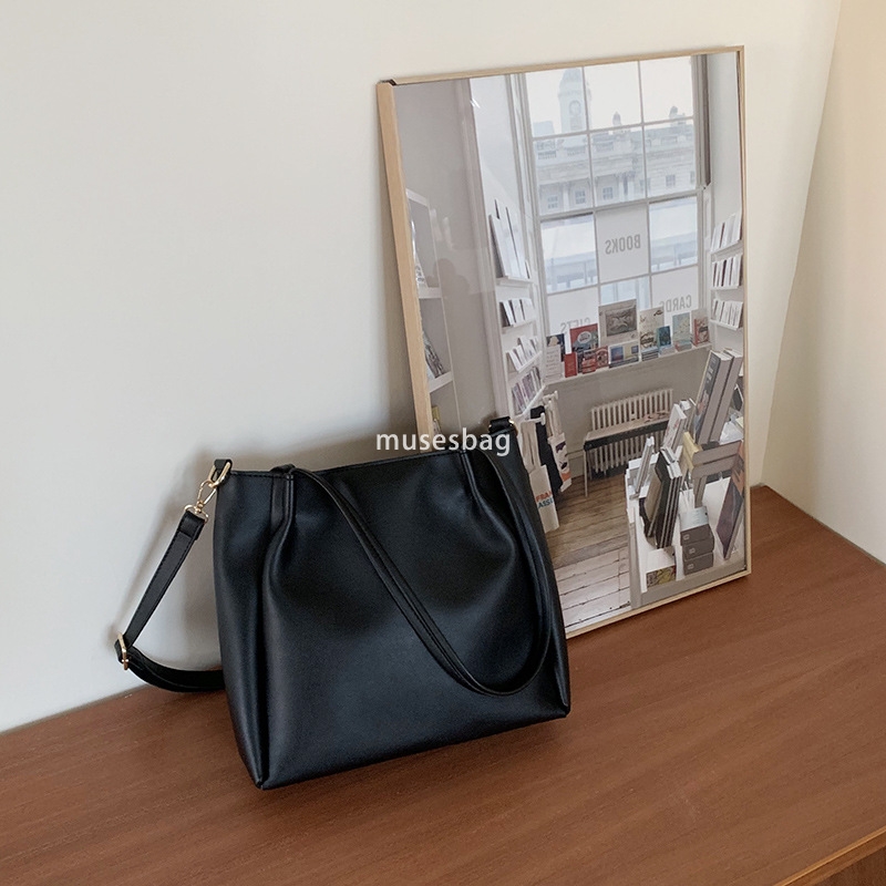 Street Trendy Bag Women's New Trendy Korean Edition Daily Shoulder Bag Large Capacity Minimalist Tote Bag Student Handheld Crossbody Bag