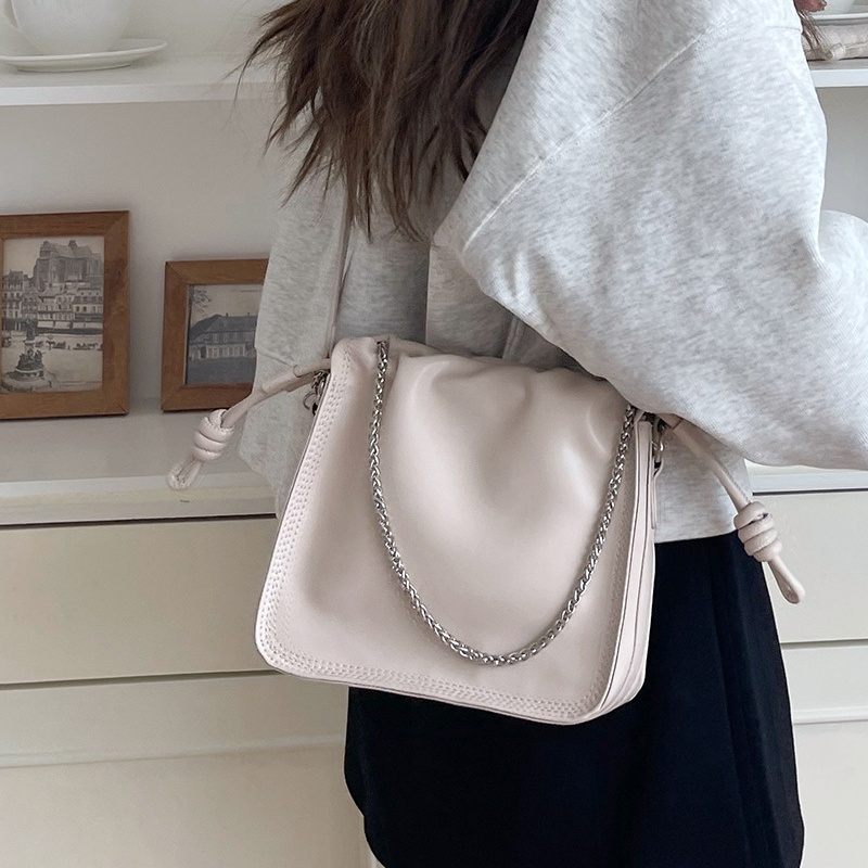 A niche design bag for commuting a new fashionable and high-end feeling pleated and versatile autumn and winter ins single shoulder crossbody bag