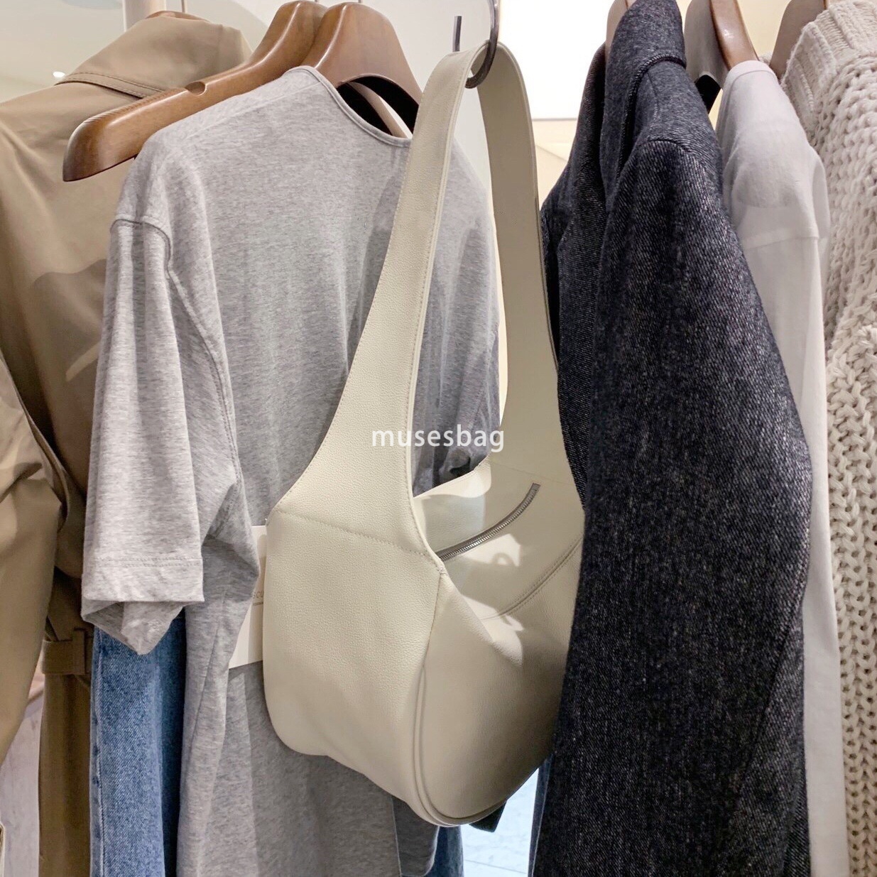 Korean version of women's bag for spring and summer new high-capacity Instagram soft leather handbag niche single shoulder bag wide shoulder dail