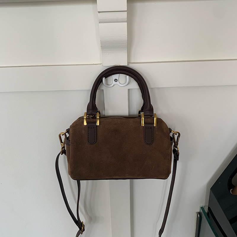 Korean version of autumn and winter new retro suede versatile single shoulder diagonal cross small bag pillow bag Boston portable women's bag tre