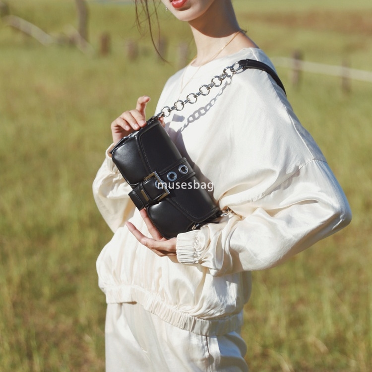 High end, atmospheric and niche design package mini retro circular ring chain underarm bag new trendy stick crossbody small bag bags