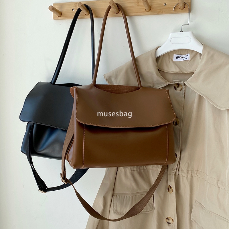 Low end design high-quality large capacity bags autumn and winter new internet celebrity retro briefcase female niche design one shoulder crossbody ba