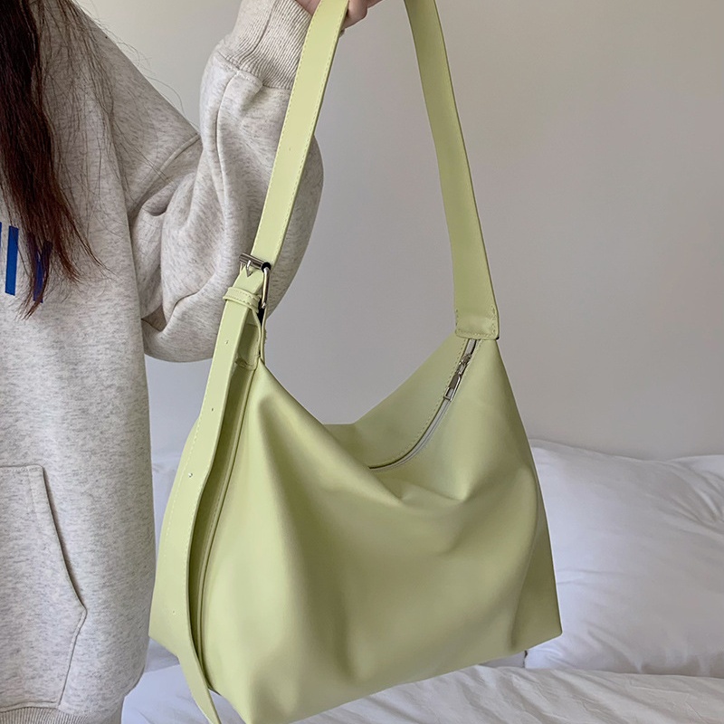 High end niche design bag for women new casual and fashionable minimalist summer girl large capacity crossbody bag for work and commuting tote bag