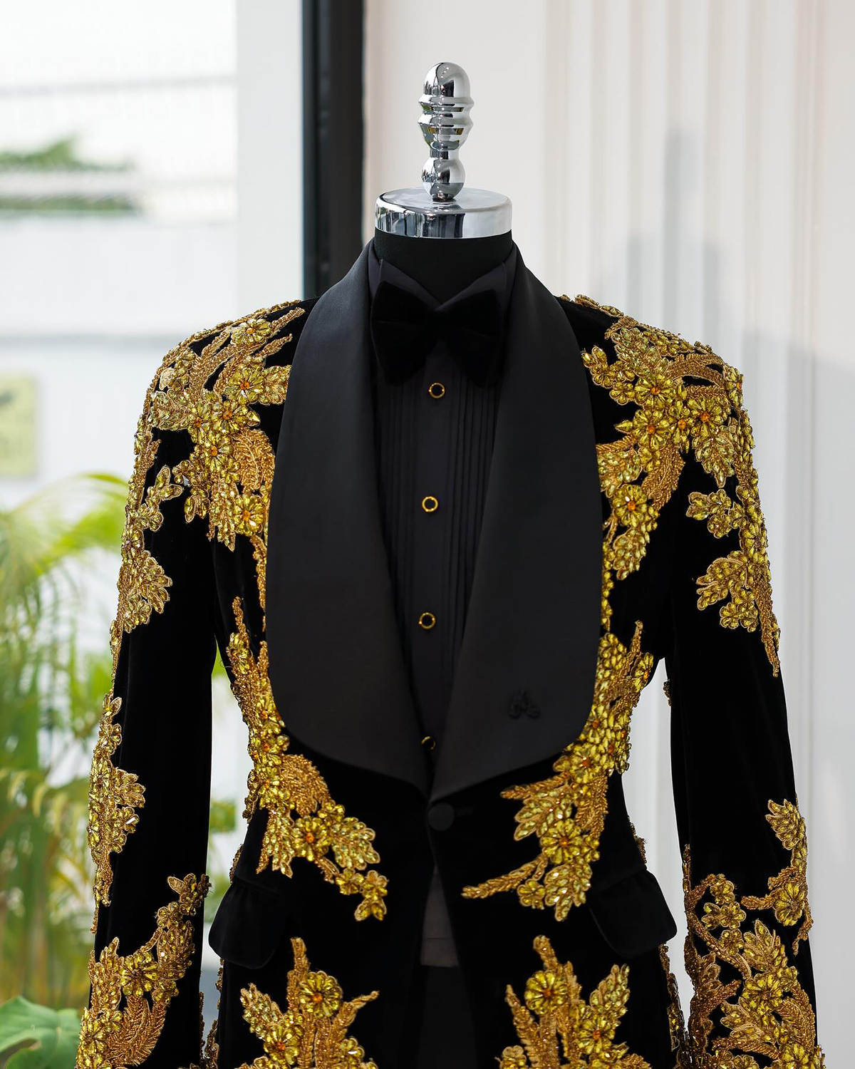 Men's Runway Show Pants Suits Luxury Gold Flowers Beading Men Pants Suits Prom Cosplay Blazers Costume Prom Party Wear 2 Pieces