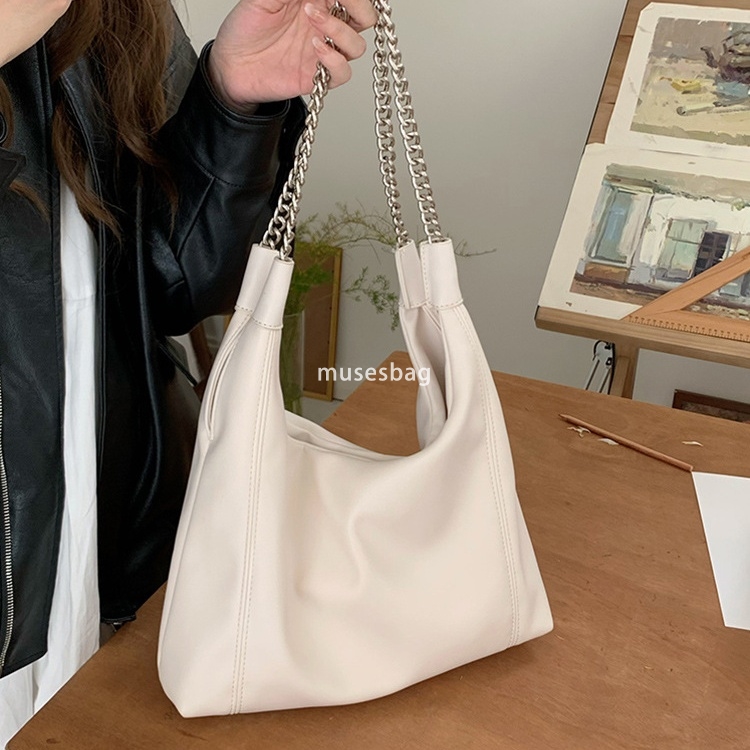 High end niche design Korean version chain tote bag large capacity bag new bag fashionable commuting women's bag soft leather shoulder bag
