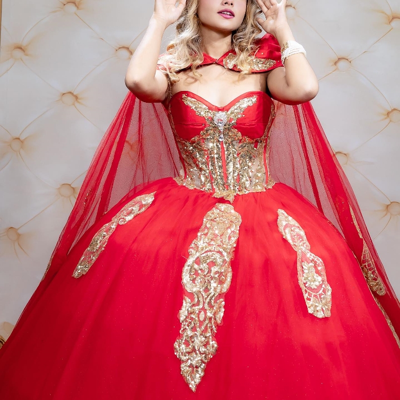 Red Quinceanera Dresses Off The Shoulder Gold Applique Lace Puffy Party Dress Crystal Beading With Cape Ball Gown Vestidos De 15