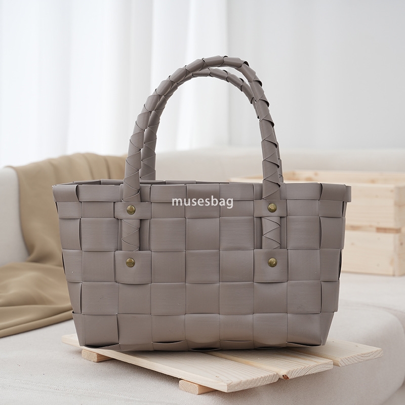 High quality women's designer classic retro practical large capacity tote bag single shoulder handbag fashionable and versatile underarm bag with