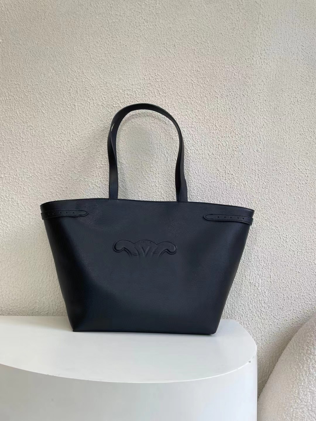 2024 new product grained cowhide handbags, tote armpit bags, hot sales in summer, brand-name bags with large capacity design Shopping Bag cd1