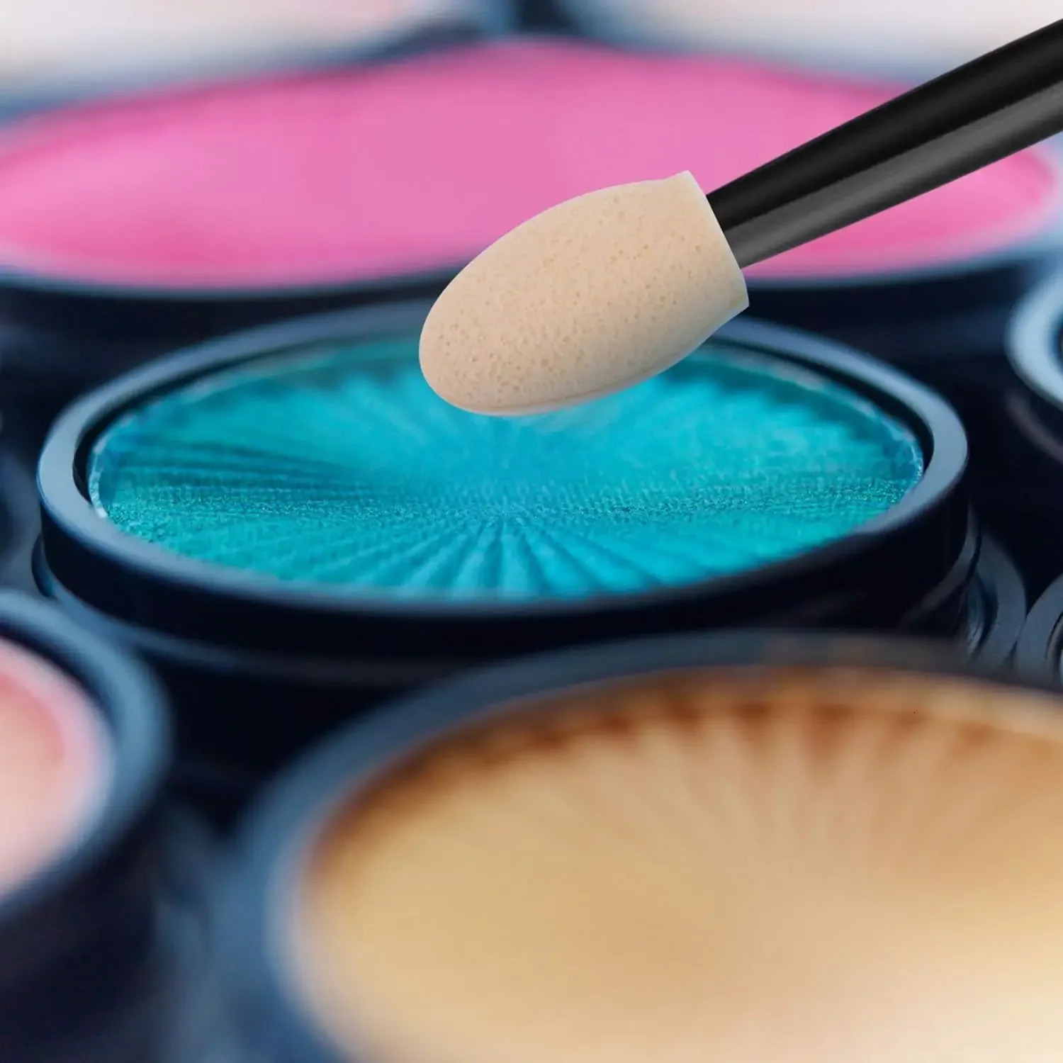 Cuttte 120PCS Disposable Dual Sides Eye Shadow Sponge Applicators with Container Length Eyeshadow Brushes Makeup Applicator 240620