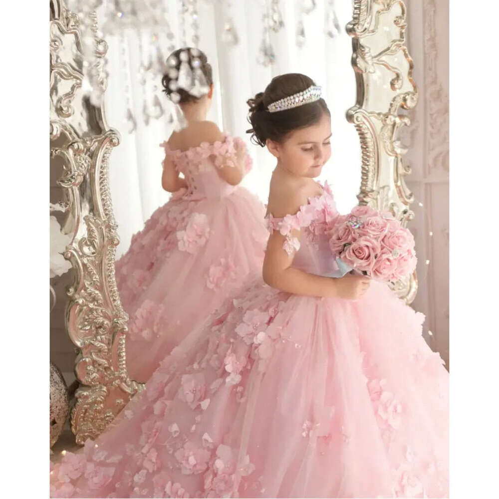Princess Pink Flower Girl Dresses Elegant Off Shoulder Lace Appliques Hand Made Flowers Formal Kids Birthday Party Gowns Toddler Pageant Dress Bc18094