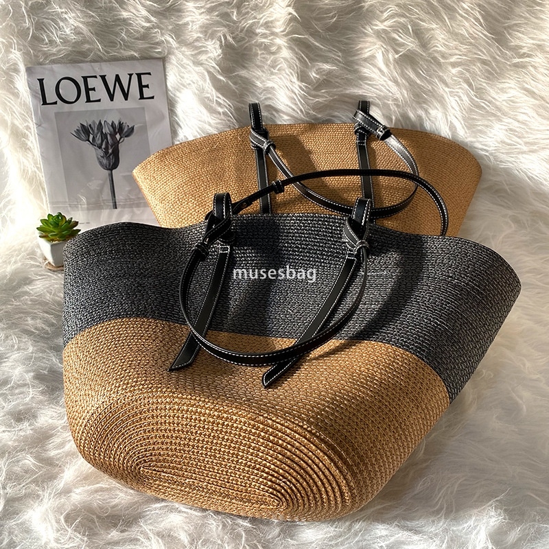 Designer women's high-quality retro practical large capacity handmade trendy woven holiday travel shoulder bag simple and fashionable grass woven