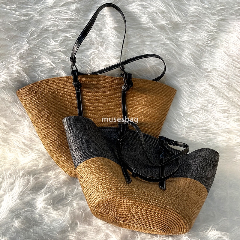 Designer women's high-quality retro practical large capacity handmade trendy woven holiday travel shoulder bag simple and fashionable grass woven