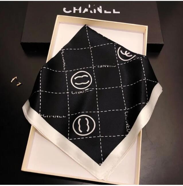 Women Designer Scarf Fashion Brand Wrap Head Scarfs Square Silk Twill Pashmina Scarves Shawl Pleated Birthday Gift Easy To Match Soft Touch Size 70*70Cm F127