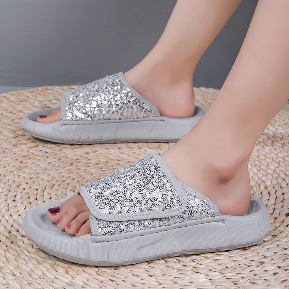 Slippers for women to wear in summer, 2024 new sequin high-end thick soled beach sandals, lazy and pregnant women's flip flops ddmythur