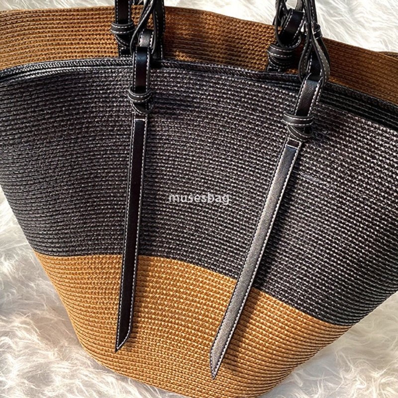 Designer women's high-quality retro practical large capacity handmade trendy woven holiday travel shoulder bag simple and fashionable grass woven