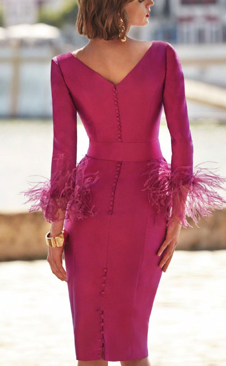 Fuchsia Sheath Knee Length Prom Dresses With Feather Long Sleeves Deep V-Neck Satin Simple Special Occasion Dress For Women 2024 Elegant Evening Forma