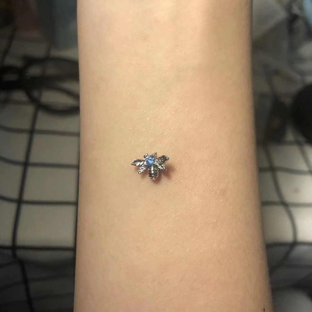JHJT 1PC Dermal Anchor Little Bee Micro Dermal Anchor Skin Diver Implants Jewelry Body Piercing