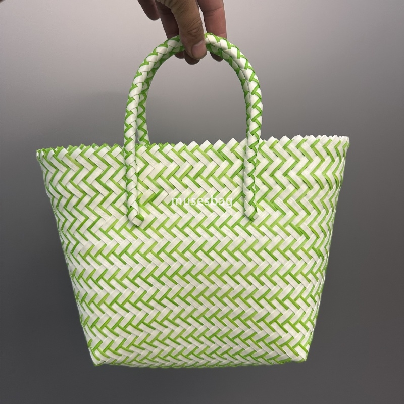 Fashionable women's high-quality, lightweight large capacity woven temperament lazy and versatile multifunctional handbag with gift basket holida