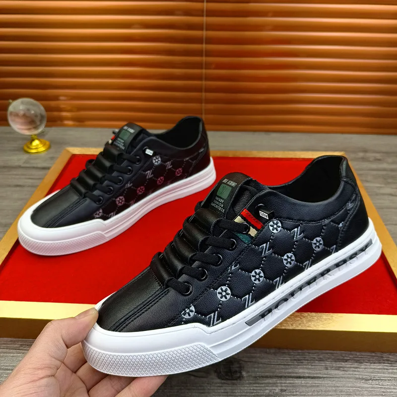 European New Shoes for Men Genuine Leather Casual Shoes Trend Print Flats Skateboard Shoes Youth Street Sneakers