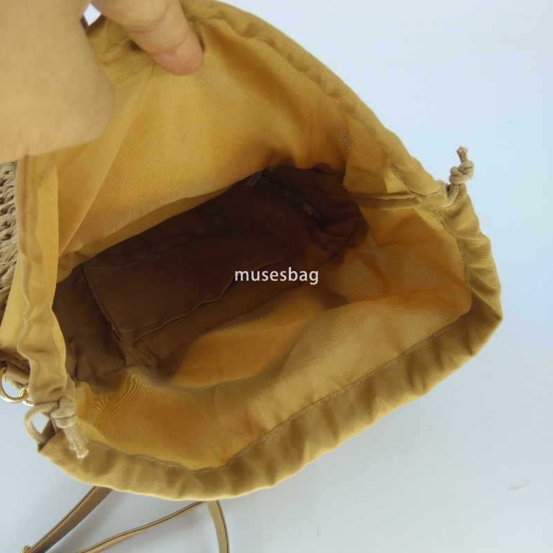 Designer women's high-end atmospheric multifunctional single shoulder crossbody bag classic casual portable small square bag retro handmade grass