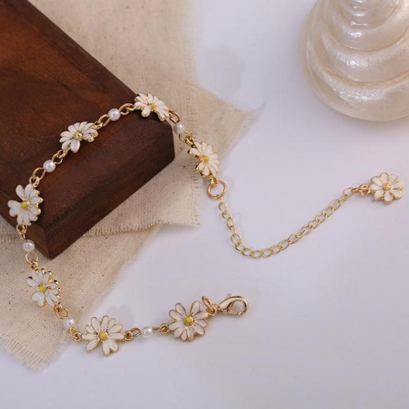 Personality Sweet Literary 2025 Temperament Design Bracelet Simple Small Fresh new Daisy Bracelet Hit Color Adjustable Hand Jewelry