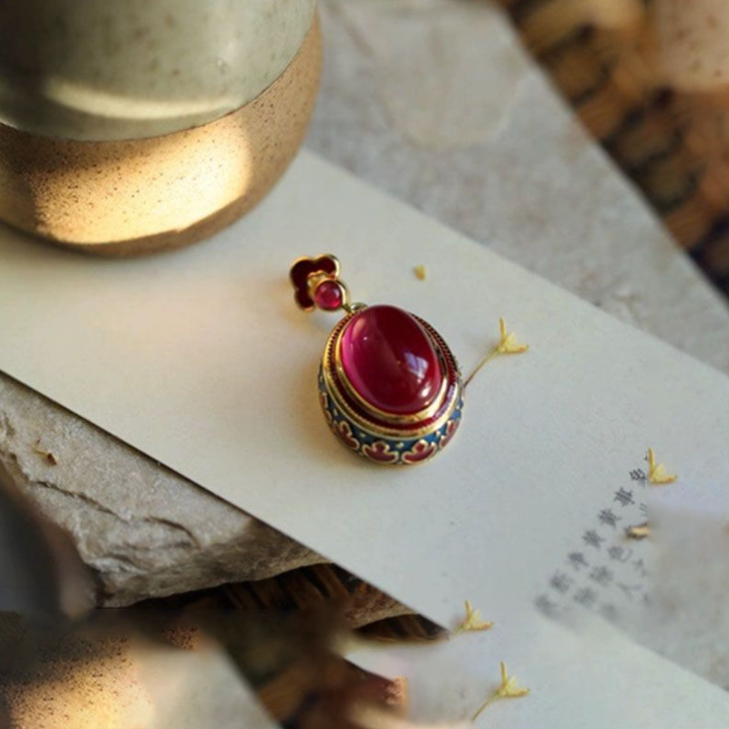 Vintage Enamel auspicious clouds Pendant Natural carnelian Red Oval necklaces Light Luxury and Exquisite clavicle chain jewelry