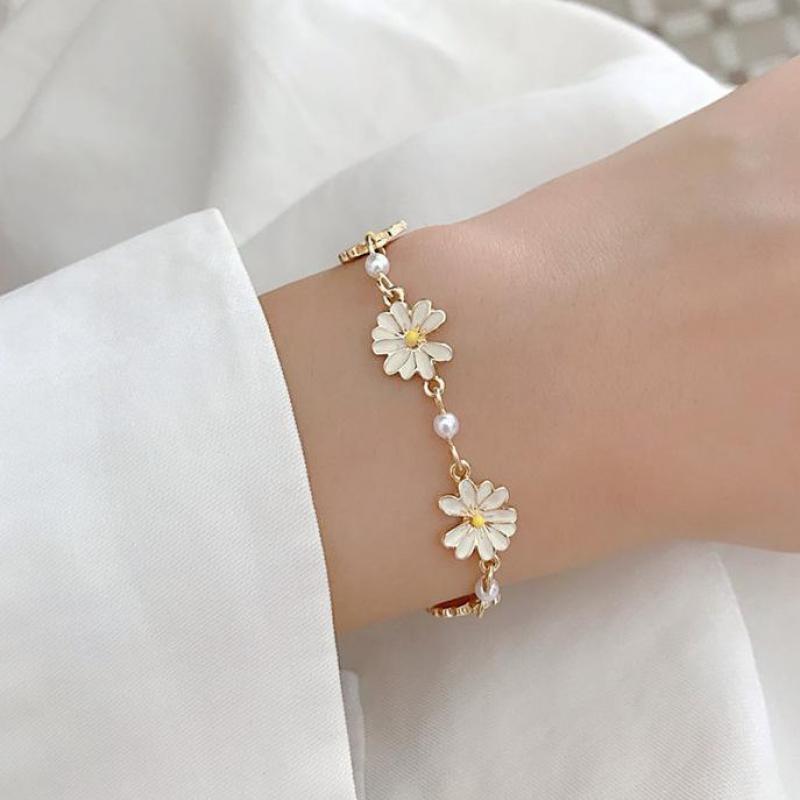 Personality Sweet Literary 2025 Temperament Design Bracelet Simple Small Fresh new Daisy Bracelet Hit Color Adjustable Hand Jewelry