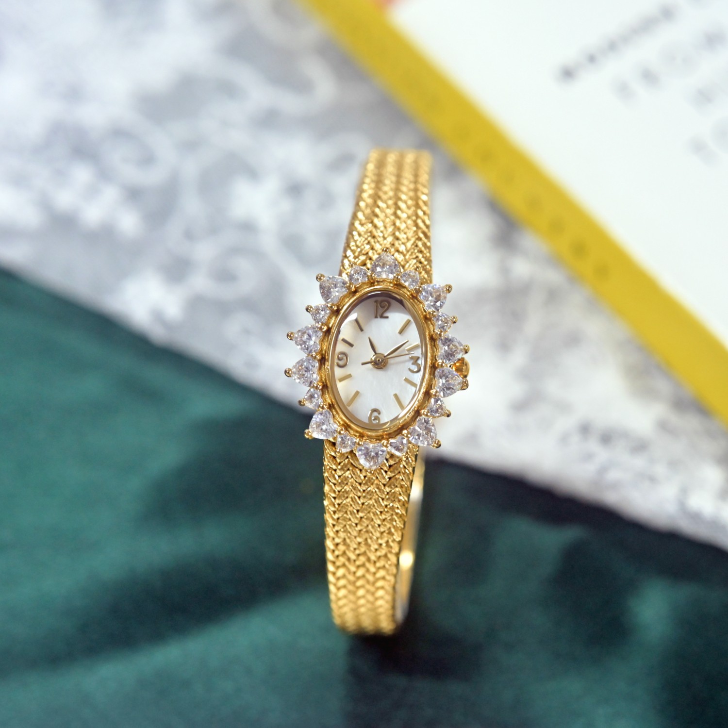 2023 Women's Watch Diamond Vintage Luxury Elegant Crown Dial Gifts to Lovers Brass Band 24K Gold Plated High Quality Quartz