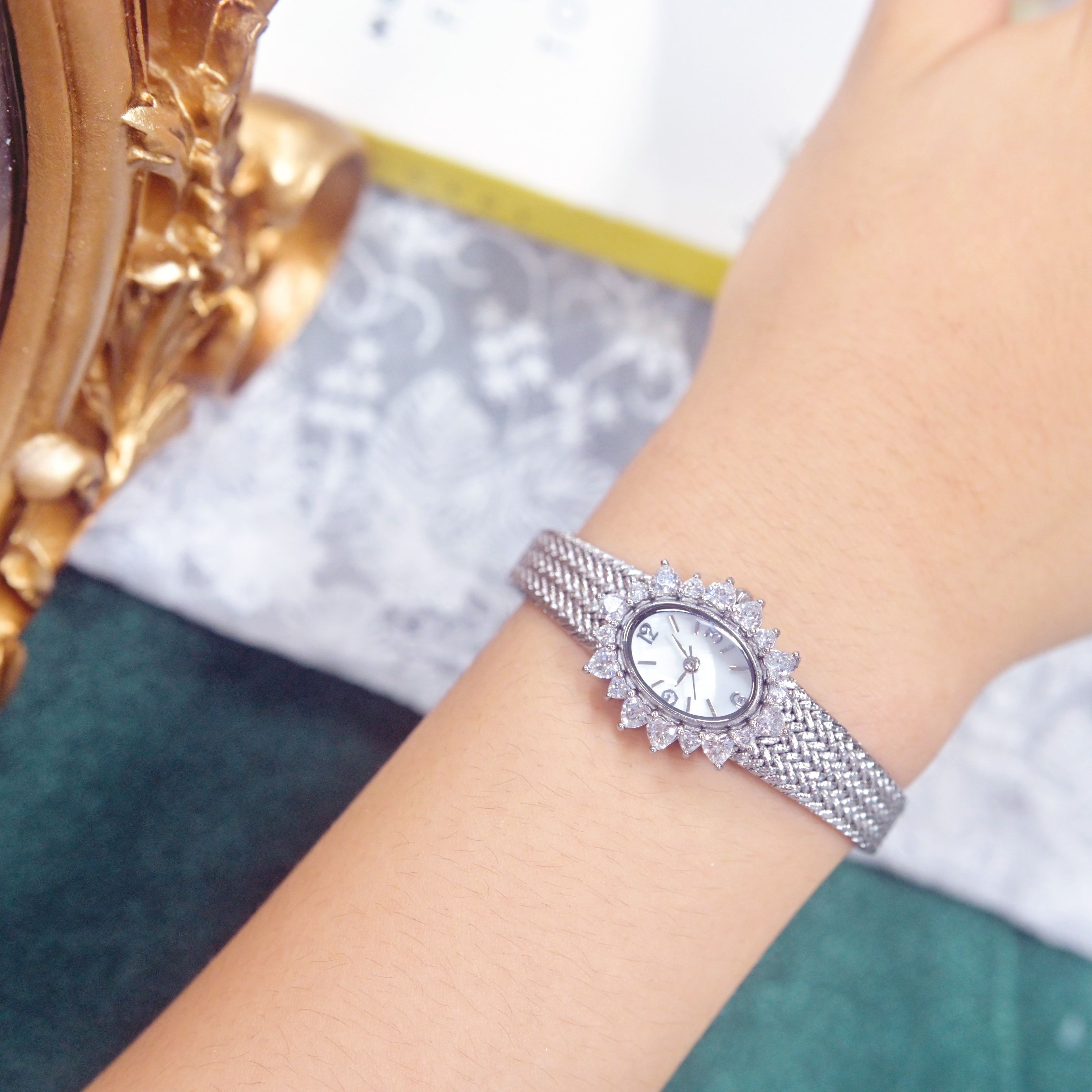 2023 Women's Watch Diamond Vintage Luxury Elegant Crown Dial Gifts to Lovers Brass Band 24K Gold Plated High Quality Quartz