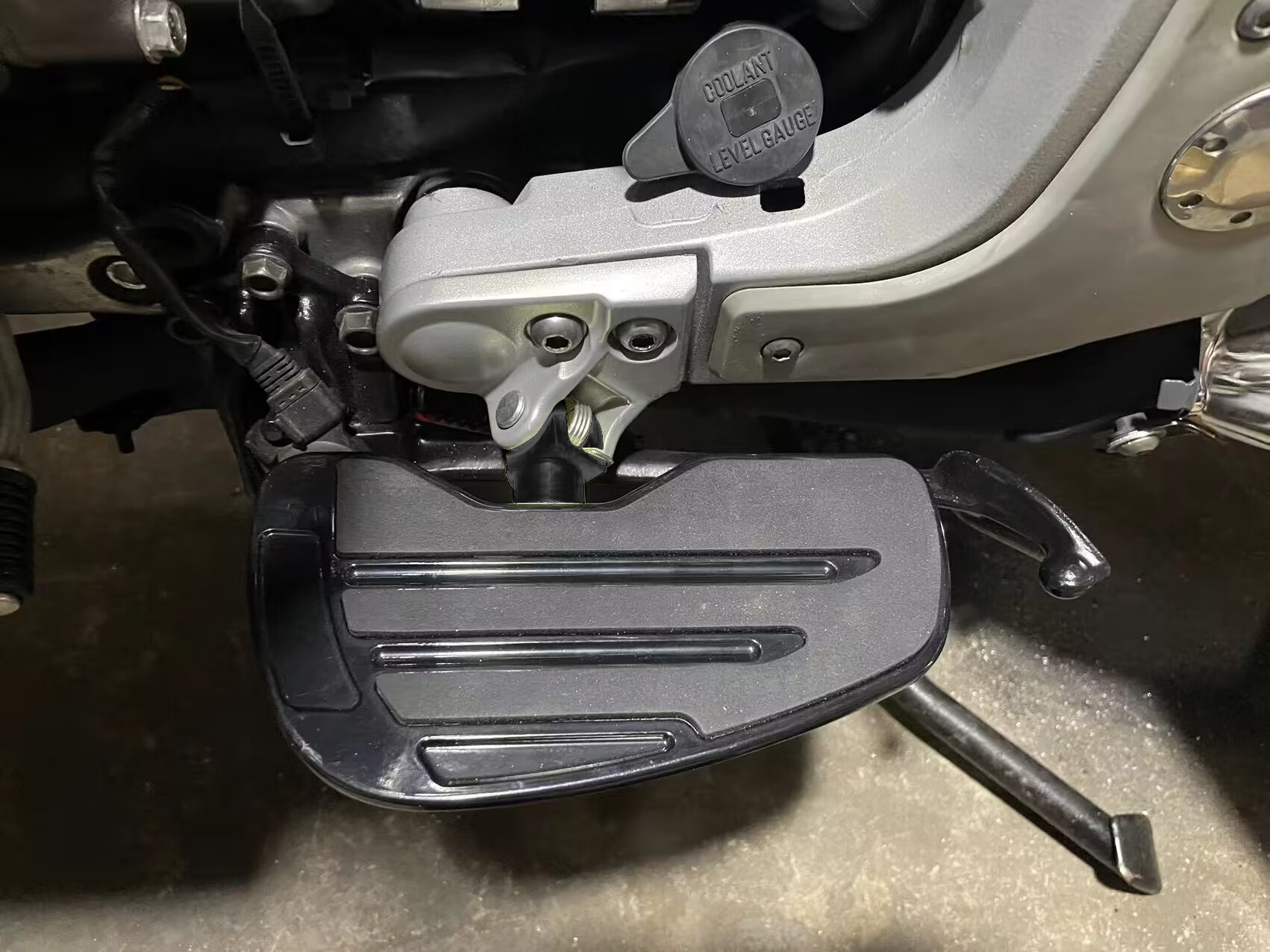 Motorcycle For Honda GoldWing GL 1800 F6B Driver Footrest Wide Rider Footboard Front Foot Rest Pedal 2001-2018-2023 Accessories